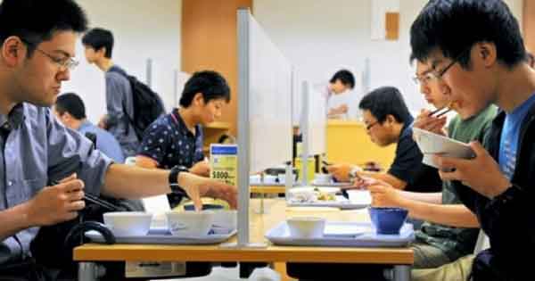 Anti Socializing Cafeteria in Japan