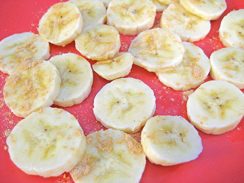 Chopped banana with sprinkling ginger powder