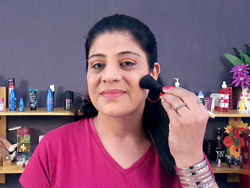 How To Do Day Makeup By Your Own DIY Makeup Tips